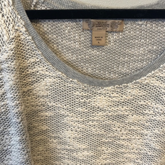 Cream & grey knit sweater. Size Large - Picture 2 of 2